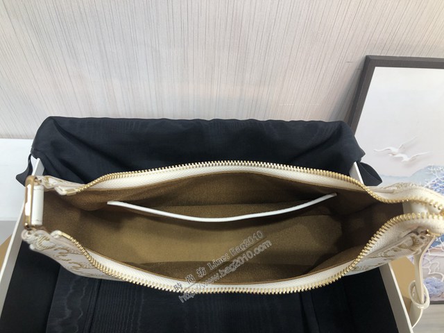Celine專櫃2022新顏色TRIOMPHE AVA凱旋門標識印花牛皮革手袋 賽琳腋下包 sldj2454